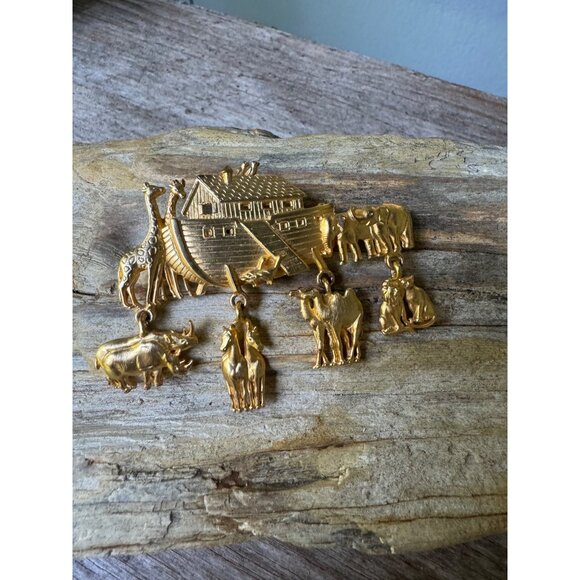 Vintage JJ Noahs Ark Gold-Tone Brooch With Animal Charms - Picture 2 of 6